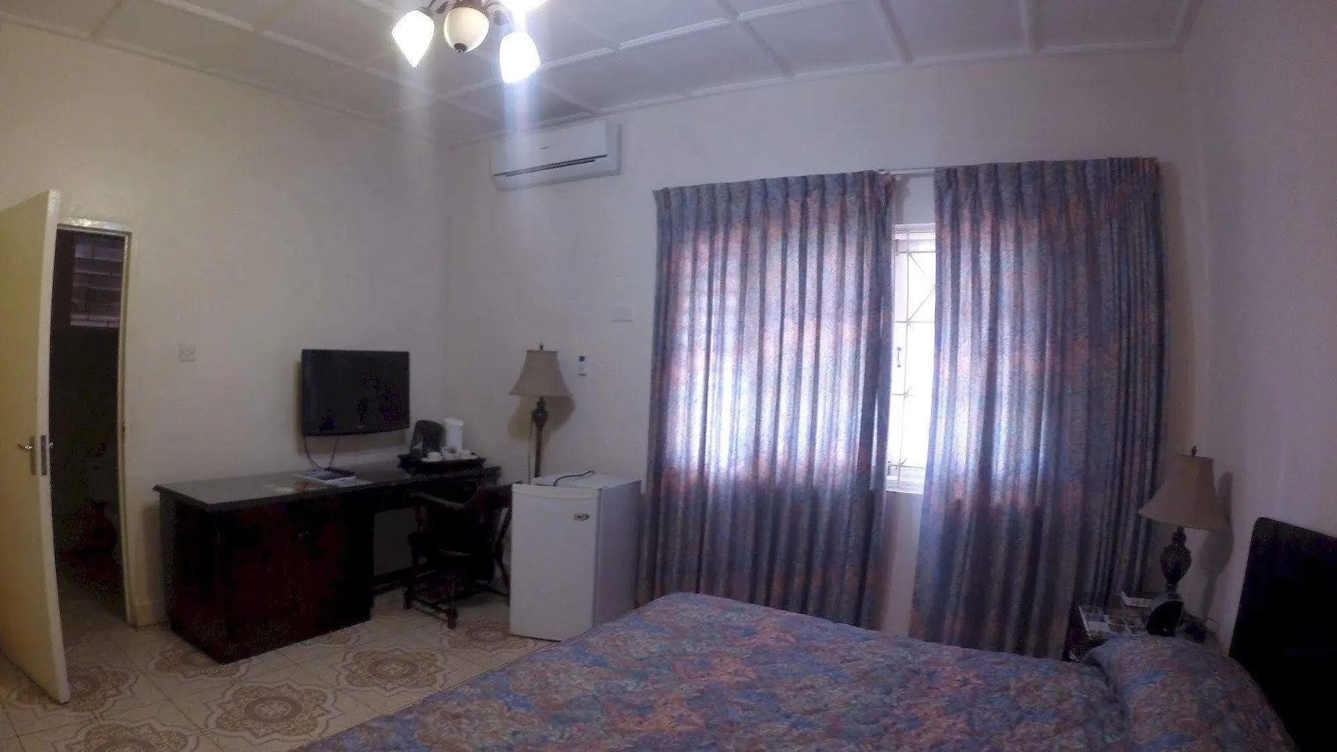 Hotel Four Seasons Kingston 3*,