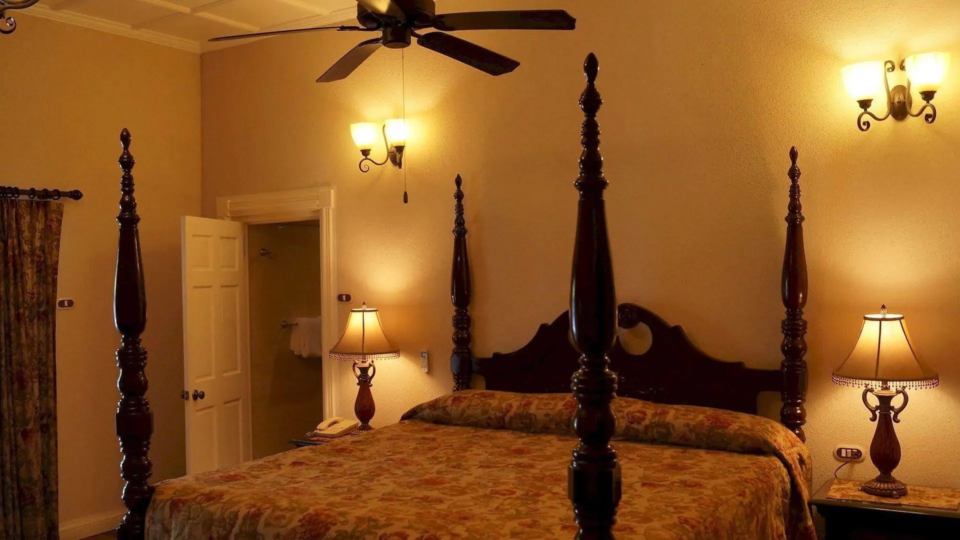 Hotel Four Seasons Kingston 3*,