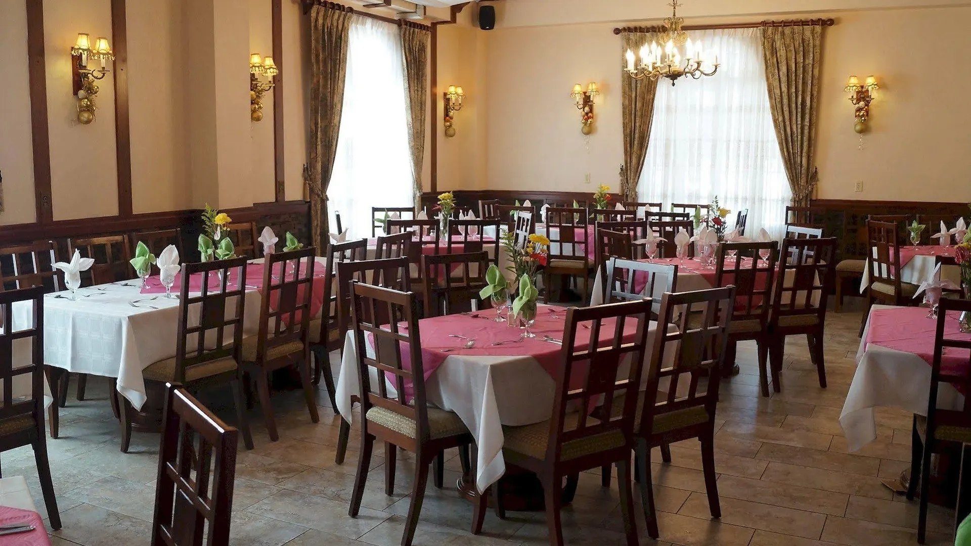 Four Seasons Hotel Kingston